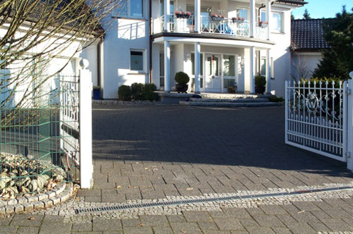 Toranlage Granit Hauseeingang